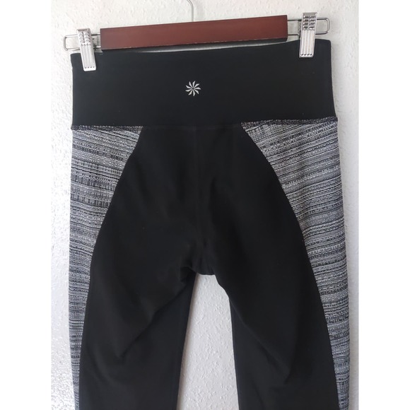 3/$20 Athleta Chanturanga 7/8 Jacquard Black & White Colorblock Leggings XS - Picture 8 of 10